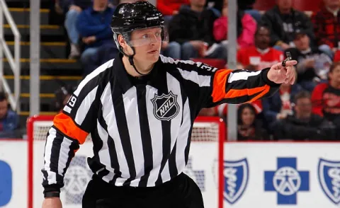 Romasko druhým európskym rozhodcom v NHL