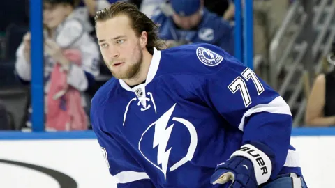 #77 Victor Hedman