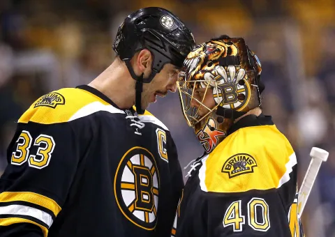 Zdeno Chára a Tuukka Rask