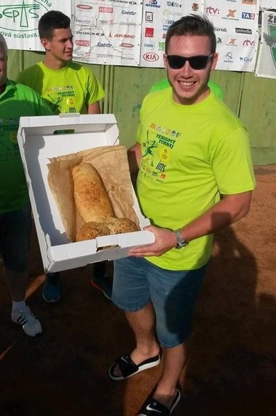 Daňo na tenisovom turnaji: Keď uvidíte cenu, ktorú získal, neprestanete sa smiať