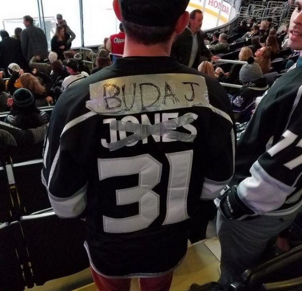 Neuveríte, čo spravil fanúšik Kings kvôli Budajovi + FOTO vnútri