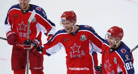 Michail Grigorenko (uprostred)