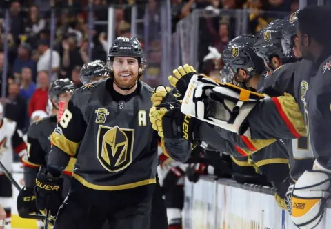 James Neal (v popredí)