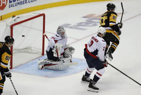 Prvý týždeň v NHL priniesol zaujímavé prestrelky, obrany sa ešte len zabiehajú