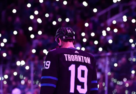 Erik Karlsson sa v San José rozbehol, Joe Thornton predbehol Lemieuxa +VIDEO