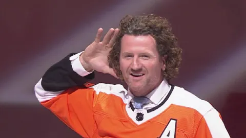 Hartnell sa vo Philadelphii lúčil, špeciálny odkaz mu zanechal Jaromír Jágr +VIDEO