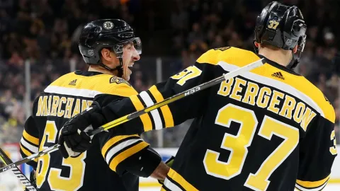 Bergeron a jeho návrat v Bostone: 4 body, prepísanie histórie a výhra +VIDEO