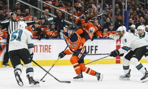 Tréner Oilers naznačil, čo v Edmontone nefunguje