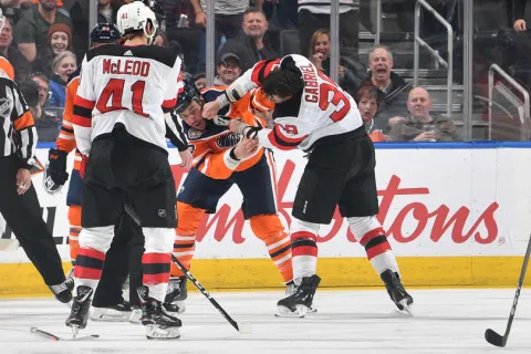 Milan Lucic verzus Kurtis Gabriel