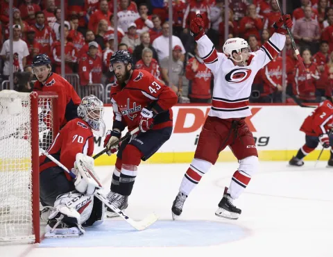 Mr. Game 7 úradoval opäť, Carolina dopomohla k rekordu NHL