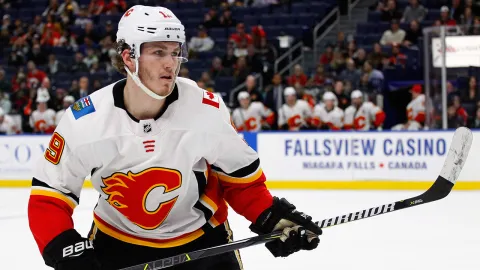 Mladý Tkachuk by mohol poriadne finančne zaťažiť Calgary, takúto zmluvu si žiada