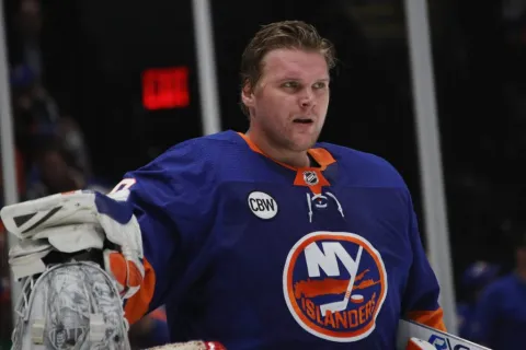 Prečo Robin Lehner prekvapivo vymenil Islanders za Chicago?