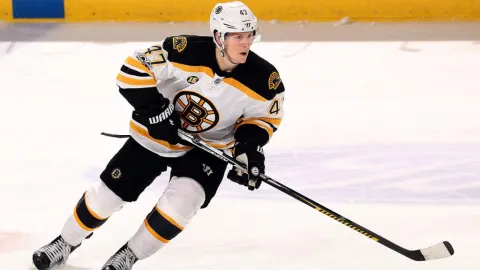 Bostonský obranca šokoval, je ochotný brať menej, len aby ostal s Bruins