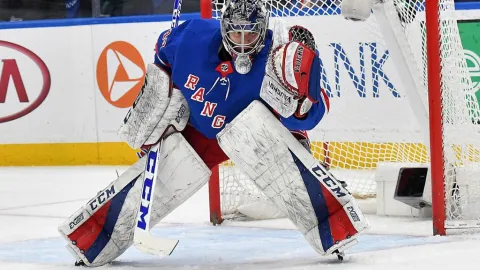 Zbavia sa NY Rangers jedného zo svojich mladých ruských gólmanov?