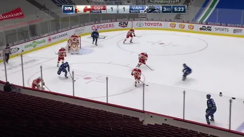 VIDEO: Boli v presile a inkasovali. Tyler Myers prešiel ako nôž maslom cez obranu Calgary