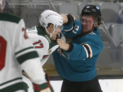 VIDEO: Bitka, gól a asistencia. Marcus Foligno zaznamenal hetrik Gordieho Howea!