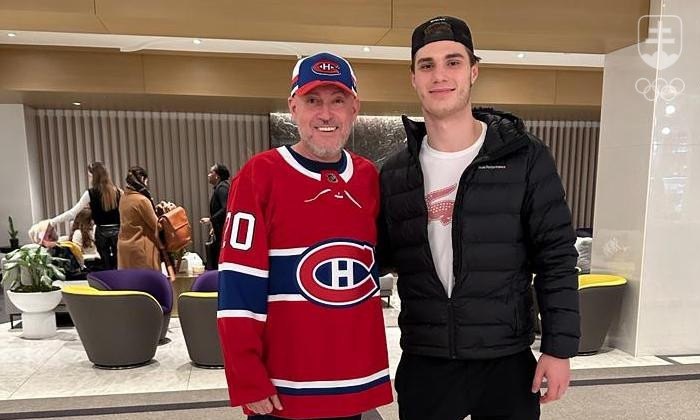 Slafkovský mal v Montreale špeciálnu návštevu! Prišiel ho pozrieť silný muž slovenského športu a dostal odkaz pre Ramsayho