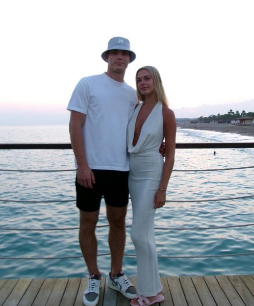 FOTO Už sa neskrývajú! Kanadská priateľka Slafkovského odomkla instagram: V bielom im to s Jurajom seklo perfektne!
