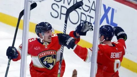 Brad Marchand a Sam Bennett