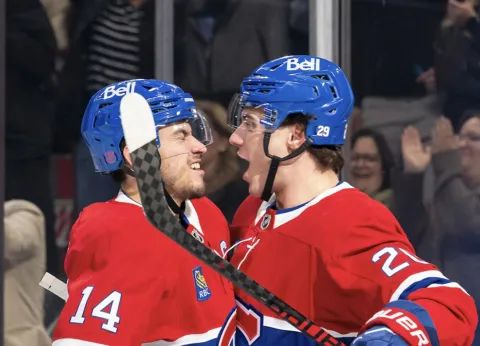 Juraj Slafkovský a Nick Suzuki
