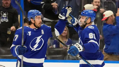 Ryan McDonagh a Erik Černák