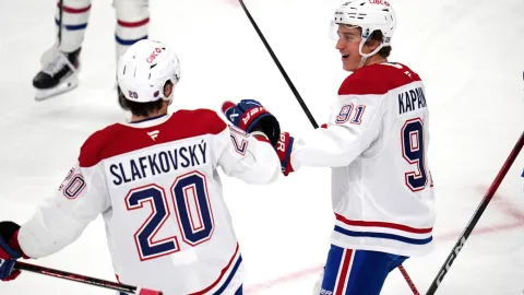 Juraj Slafkovský a Oliver Kapanen