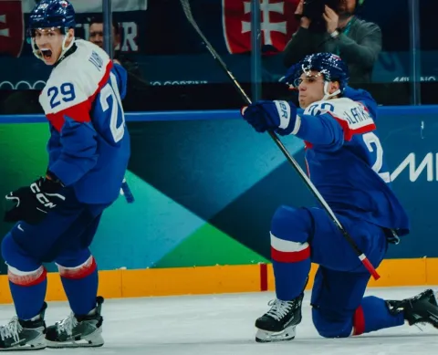 Juraj Slafkovský sa raduje po góle