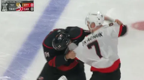 Brady Tkachuk verzus Jordan Staal