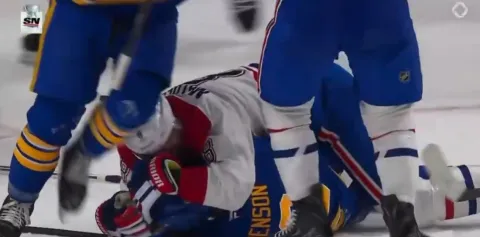 Mike Matheson a Zach Benson
