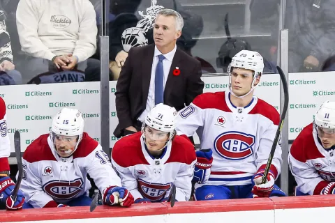 Martin St-Louis na lavičke Montrealu