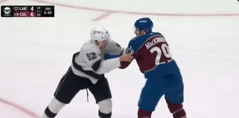 Brandt Clarke verzus Nathan MacKinnon